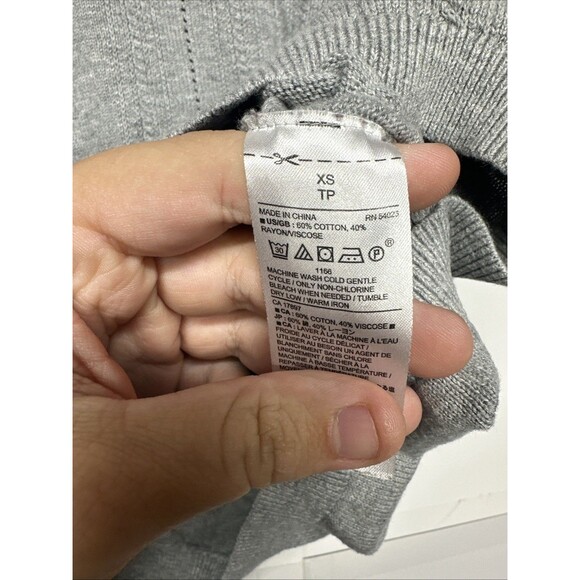 Banana Republic Women’s Sweater XS Light Gray Long Sleeve Knit Pullover - Picture 8 of 9